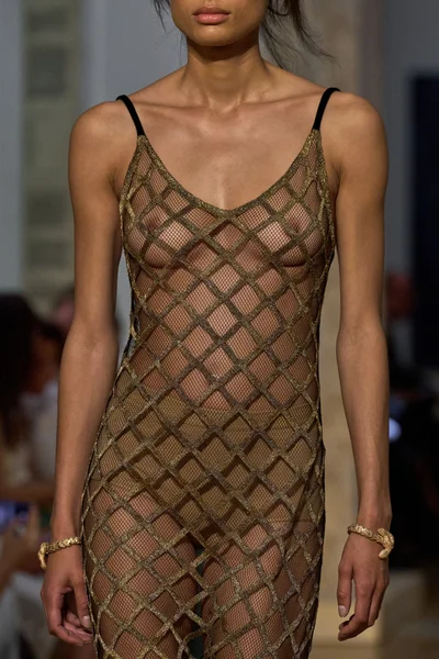 Look 150